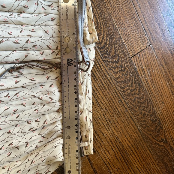 Elegant Cream Patterned A-Line Skirt - Picture 4 of 6